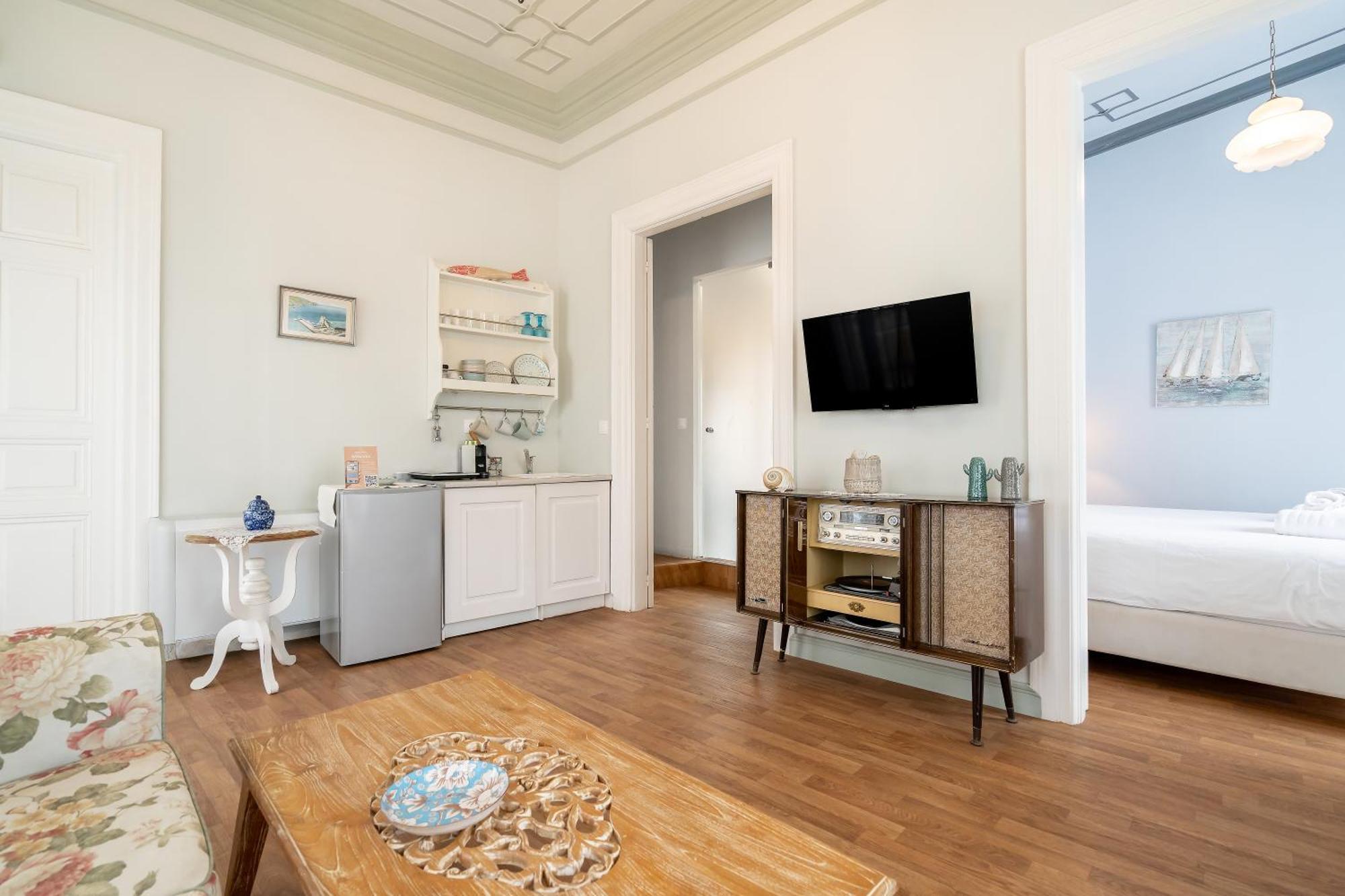 Castel Abaso Boutique Apartments By Explore Andros Екстериор снимка